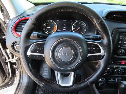 Used 2017 Jeep Renegade Trailhawk w/ Premium Trailhawk Package AWD/4WD image 17