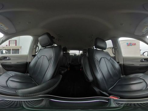 Used 2022 Chrysler Pacifica Touring-L FWD image 45