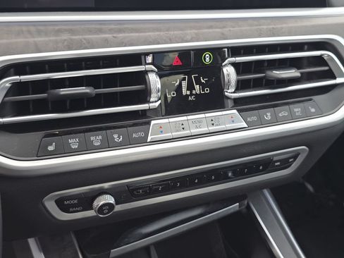 Used 2022 BMW X7 xDrive40i w/ Premium Package AWD/4WD image 26