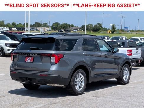 New 2026 Ford Explorer Active RWD image 8