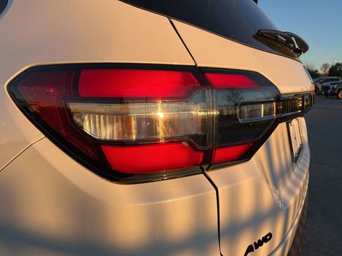 Used 2025 Honda Pilot Black Edition image 7