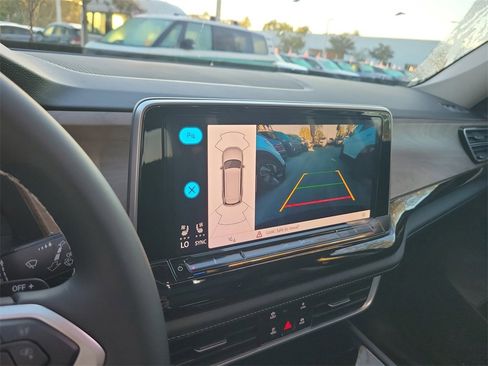 New 2026 Volkswagen Atlas SE image 10