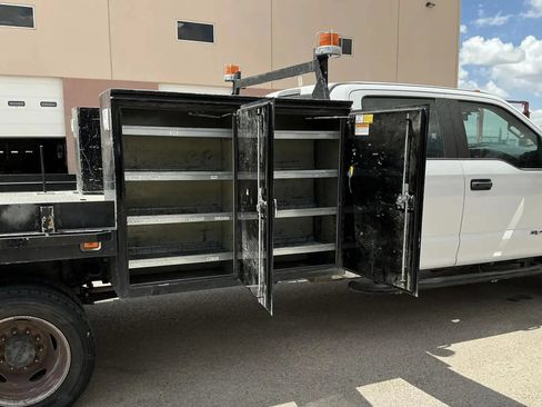Used 2017 Ford F550 4x4 Crew Cab Super Duty image 5
