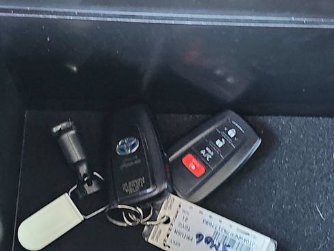 Used 2021 Toyota Prius Prime XLE w/ Carpet Mat Package (TMS) FWD image 44