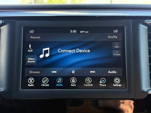 Used 2020 Chrysler Pacifica Touring-L FWD image 36