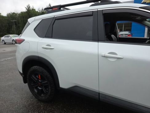 Used 2025 Nissan Rogue SV AWD/4WD image 29