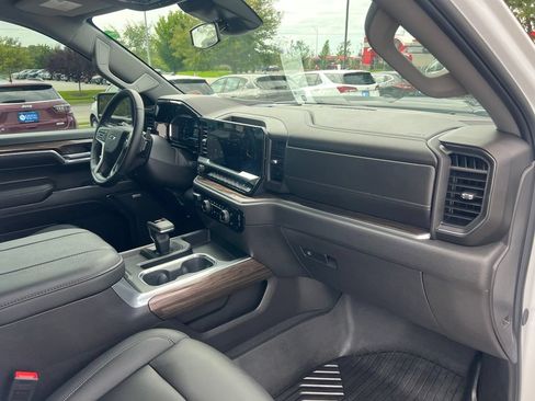 Used 2024 Chevrolet Silverado 1500 LT Trail Boss w/ LT Trail Boss Premium Package AWD/4WD image 27
