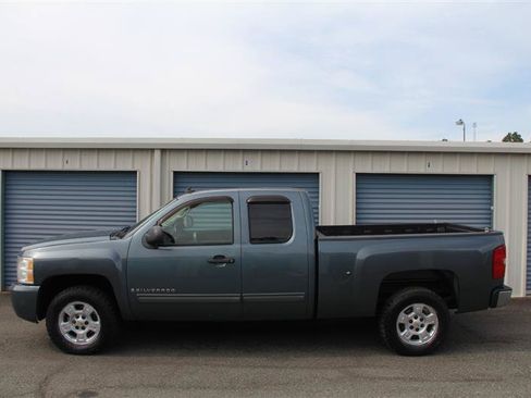 Used 2009 Chevrolet Silverado 1500 LT w/ Power Pack Plus AWD/4WD image 9