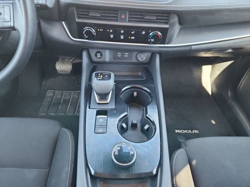 Used 2024 Nissan Rogue S image 11