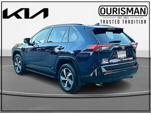 Used 2021 Toyota RAV4 SE image 3