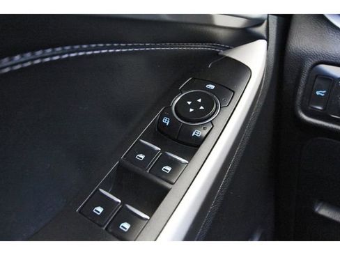 Used 2022 Ford Explorer XLT w/ Equipment Group 202A AWD/4WD image 19