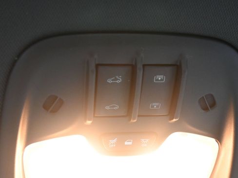 Used 2023 Chevrolet TrailBlazer RS w/ Sun and Liftgate Package FWD image 35