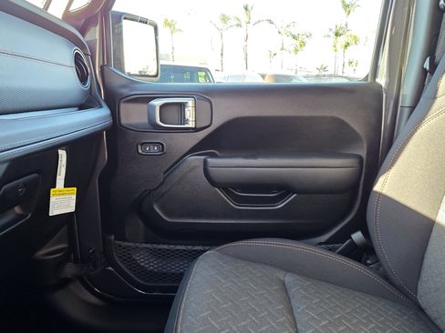 New 2026 Jeep Gladiator Mojave image 13