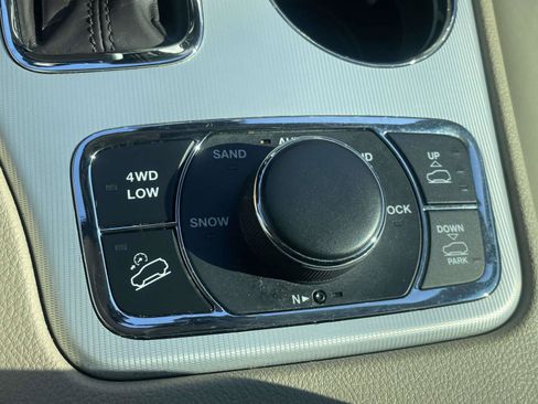 Used 2020 Jeep Grand Cherokee Summit w/ Platinum Series Group AWD/4WD image 21