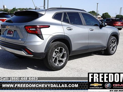 Certified 2025 Chevrolet Trax LT w/ Driver Confidence Package FWD image 34