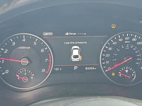 Used 2018 Kia Stinger GT1 RWD image 16