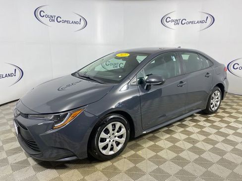 Used 2023 Toyota Corolla LE image 3