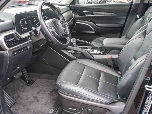Used 2024 Kia Telluride EX w/ EX Captain's Chair Package FWD image 18