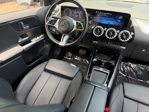 Used 2025 Mercedes-Benz GLA 250 4MATIC image 40