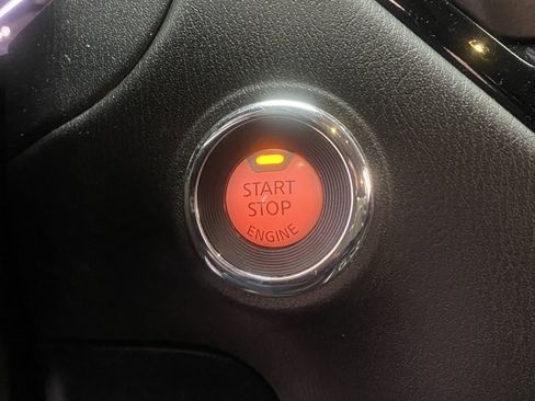 Used 2018 Nissan Pathfinder SV image 25