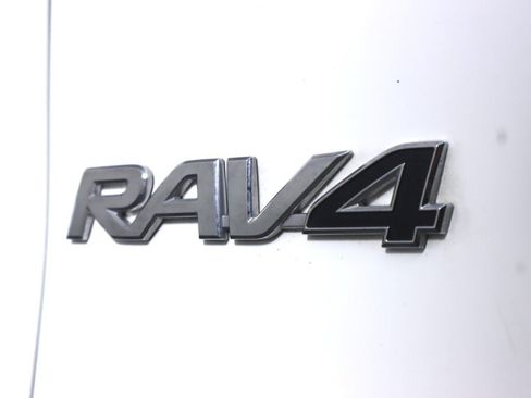 Used 2022 Toyota RAV4 LE AWD/4WD image 31