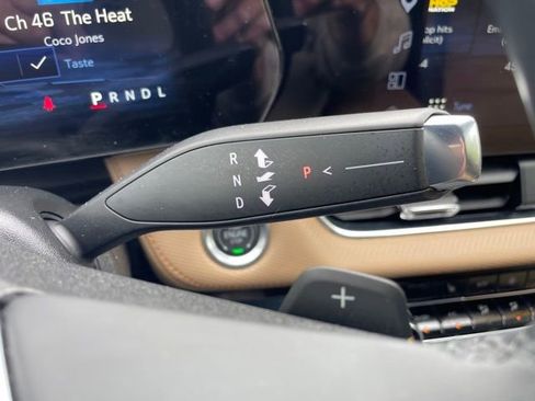 Used 2025 Chevrolet Equinox ACTIV w/ Safety and Technology Package AWD/4WD image 19