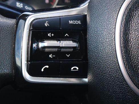 Used 2023 Kia Sorento LX image 24