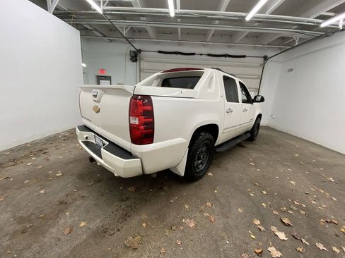 Used 2012 Chevrolet Avalanche LTZ image 6