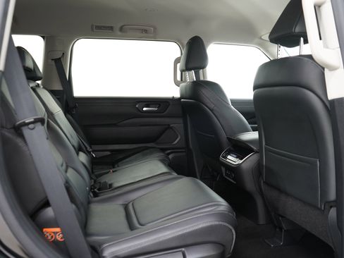 Used 2025 Nissan Armada SV AWD/4WD image 13