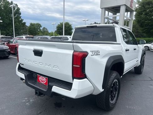Used 2024 Toyota Tacoma TRD Off-Road AWD/4WD image 7