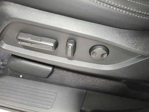 Used 2025 Honda Pilot Touring image 27