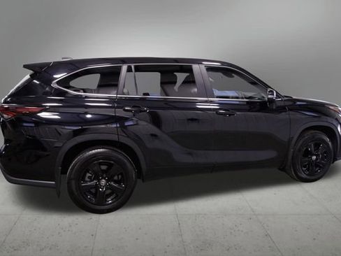 Used 2024 Toyota Highlander LE image 6