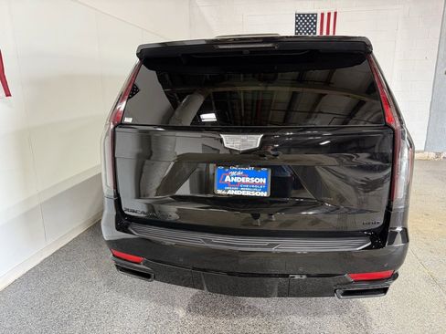 Used 2024 Cadillac Escalade Sport Platinum w/ LPO, ONYX Package image 5