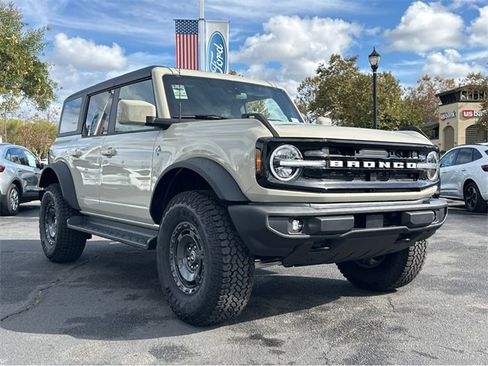 New 2025 Ford Bronco Outer Banks w/ Sasquatch Package image 3