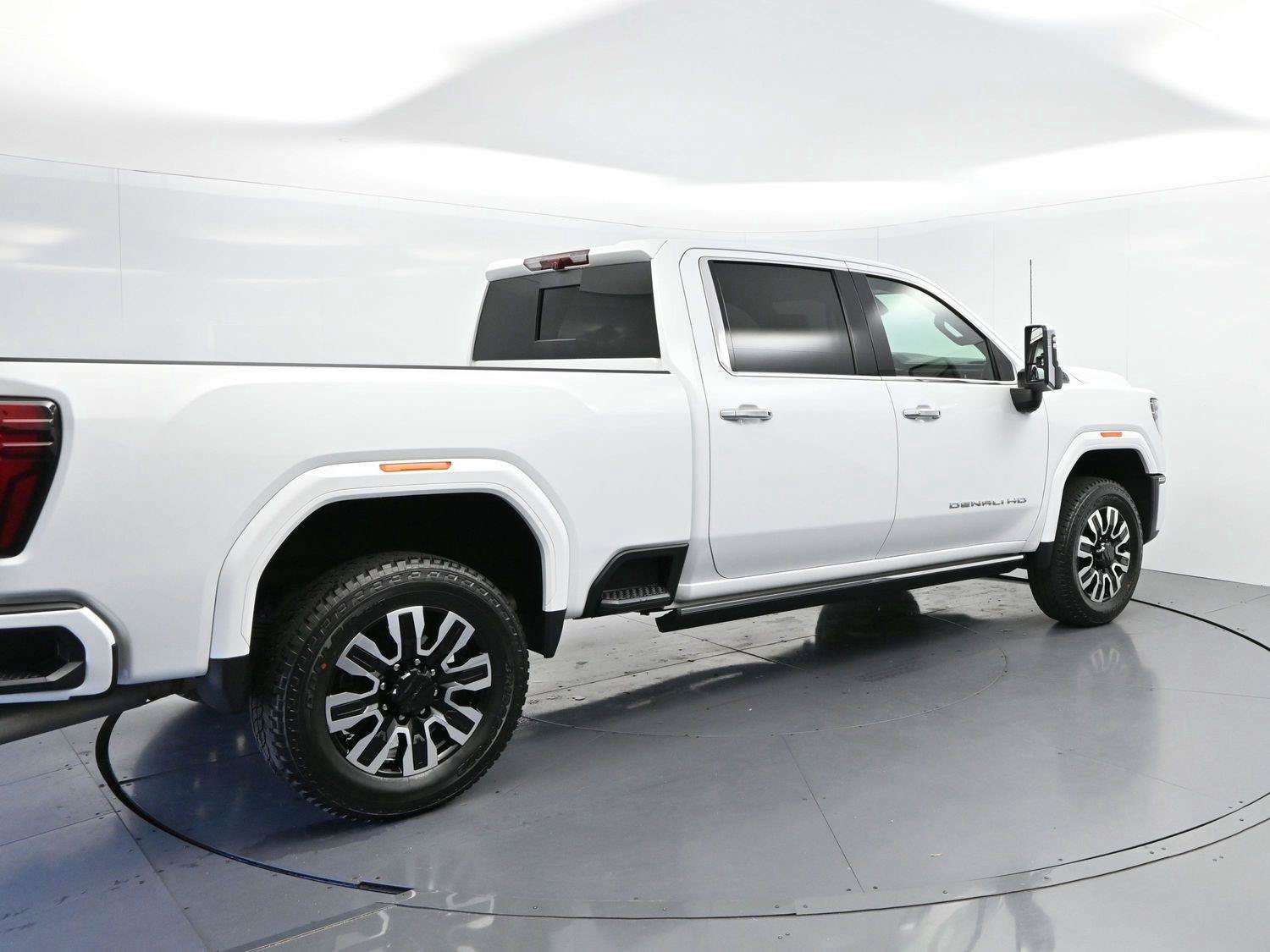 Used 2025 GMC Sierra 2500 Denali Ultimate AWD/4WD image 7