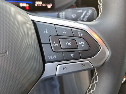 Used 2024 Volkswagen Taos SE image 17