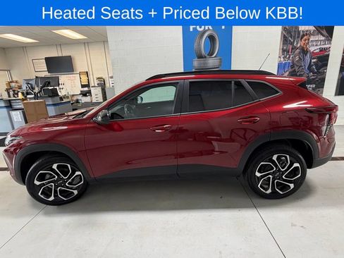 Used 2025 Chevrolet Trax RS w/ Driver Confidence Package FWD image 4