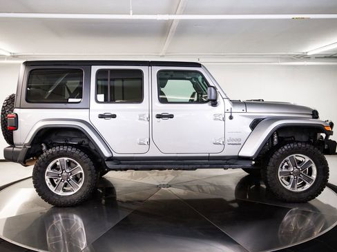 Used 2020 Jeep Wrangler Unlimited Sahara AWD/4WD image 8