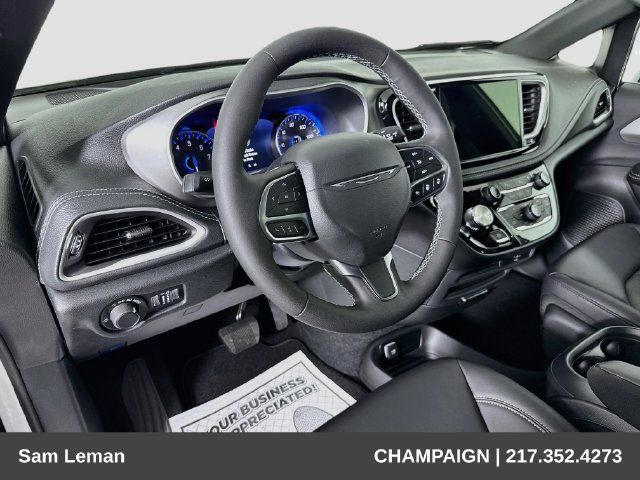 New 2027 Chrysler Pacifica Select AWD/4WD image 9
