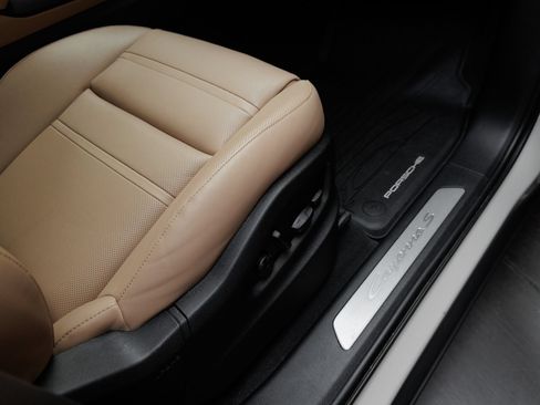 Certified 2025 Porsche Cayenne S AWD/4WD image 39