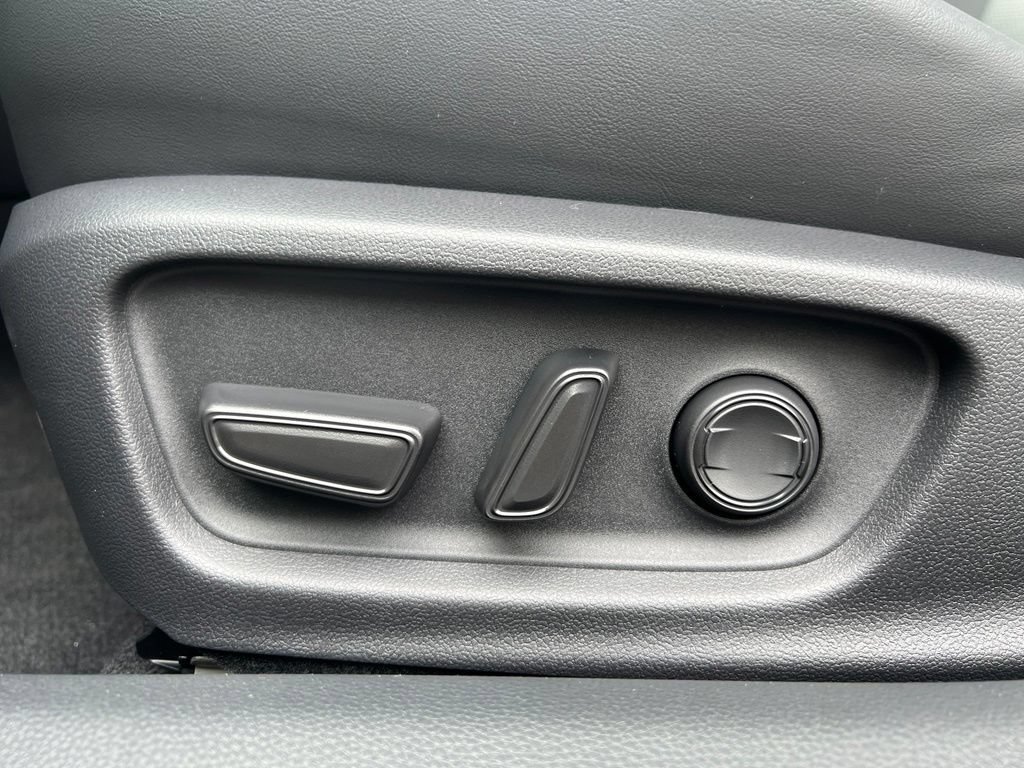 New 2027 Toyota Prius Limited AWD/4WD image 10