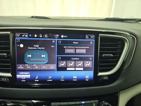 Used 2023 Chrysler Pacifica Touring-L image 2