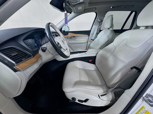Used 2021 Volvo XC90 T6 Momentum image 23