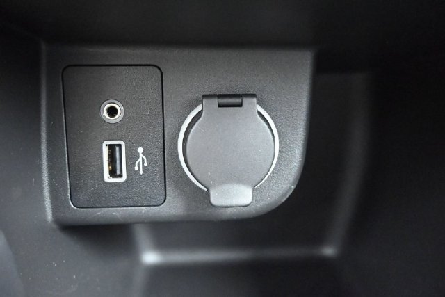 Certified 2025 Nissan Kicks Play S FWD image 19