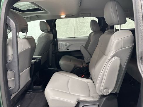 Used 2025 Toyota Sienna XLE image 49