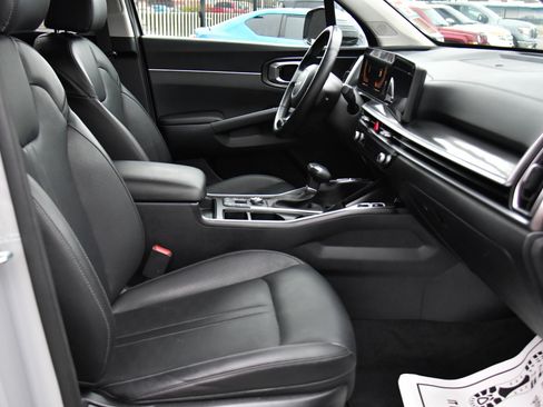 Used 2025 Kia Sorento S image 53