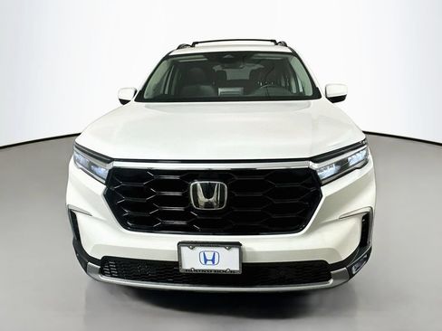 Certified 2024 Honda Pilot Touring image 2