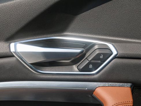 Used 2022 Audi e-tron Premium image 25