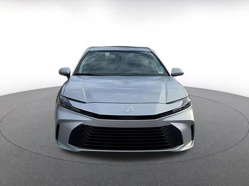Used 2025 Toyota Camry LE image 4