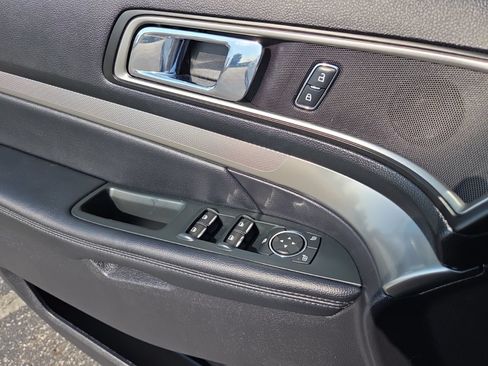 Used 2019 Ford Explorer XLT w/ Equipment Group 202A FWD image 19